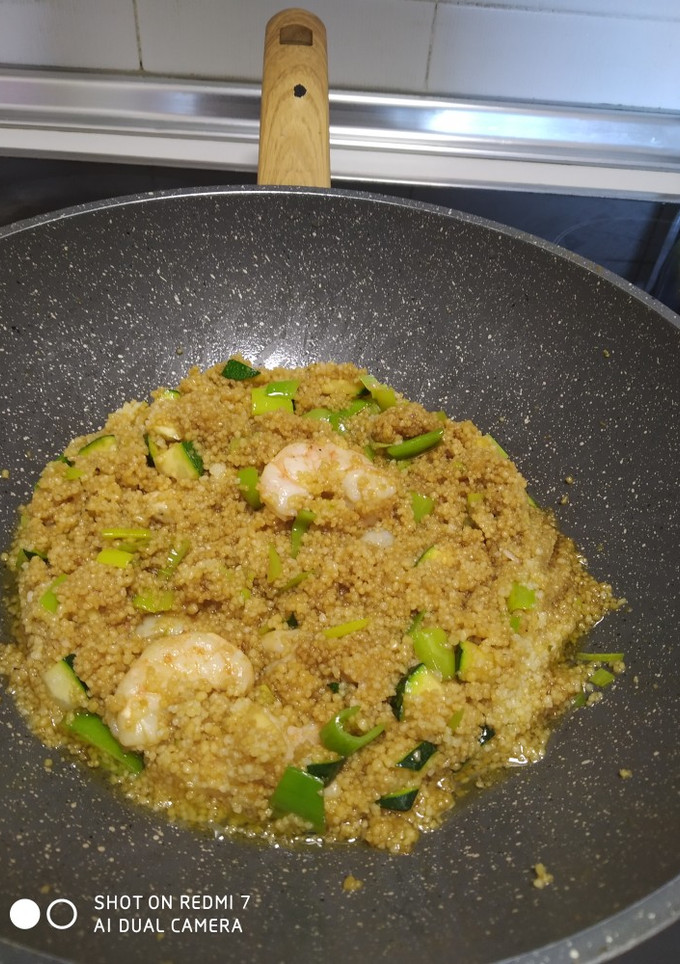 Una foto de Cuscús con langostinos y puerro😋