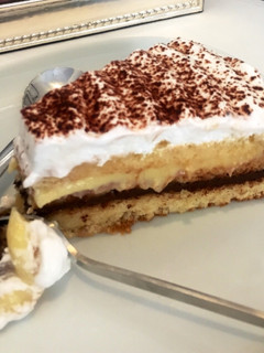 Una foto de Tarta para celebraciones 🍰 (hay versión con truco para hacerla rápido 😜)