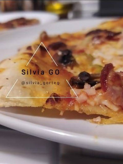 Una foto de Pizza crujiente y esponjosa, 60%hidratacion
