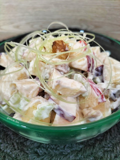 Una foto de Ensalada Waldorf con queso