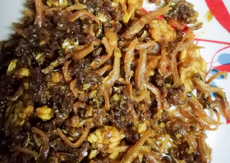 Cara Buat Ikan bilis &amp; tempe tumis berlada cili api yang Sederhan