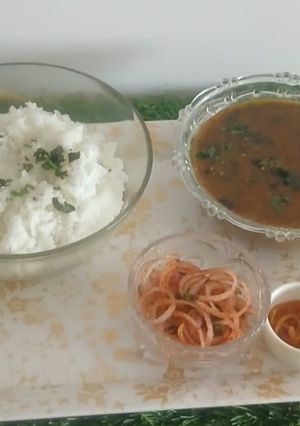 A picture of Lucknowi kali masoor dal.