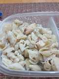 Pasta con pollo en salsa blanca