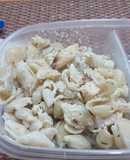 Pasta con pollo en salsa blanca
