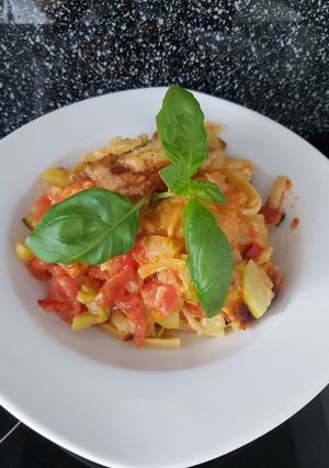 Olasz tészta friss zöldségekkel recept fotója