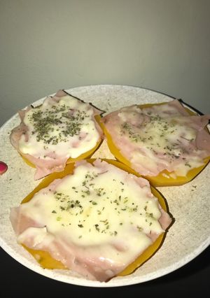 Una foto de Pizzetas de calabaza!🎃