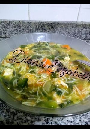 Una foto de Sopa de pollo 👩🏼‍🍳🐔
