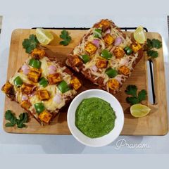 A picture of Paneer tikka toast.