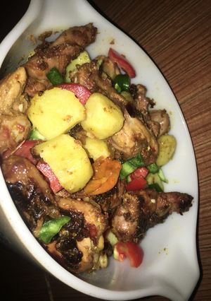 A picture of Grilled chicken and potatoes.