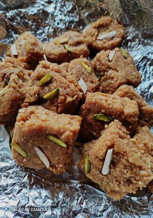 दाणेदार डोडा बर्फी (doda barfi recipe in marathi) रेसिपी चे मुख्य फोटो
