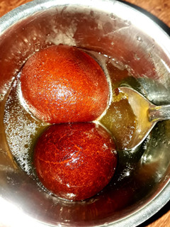 गुलाब जामुन (gulab jamun recipe in Hindi) रेसिपी मुख्य फोटो