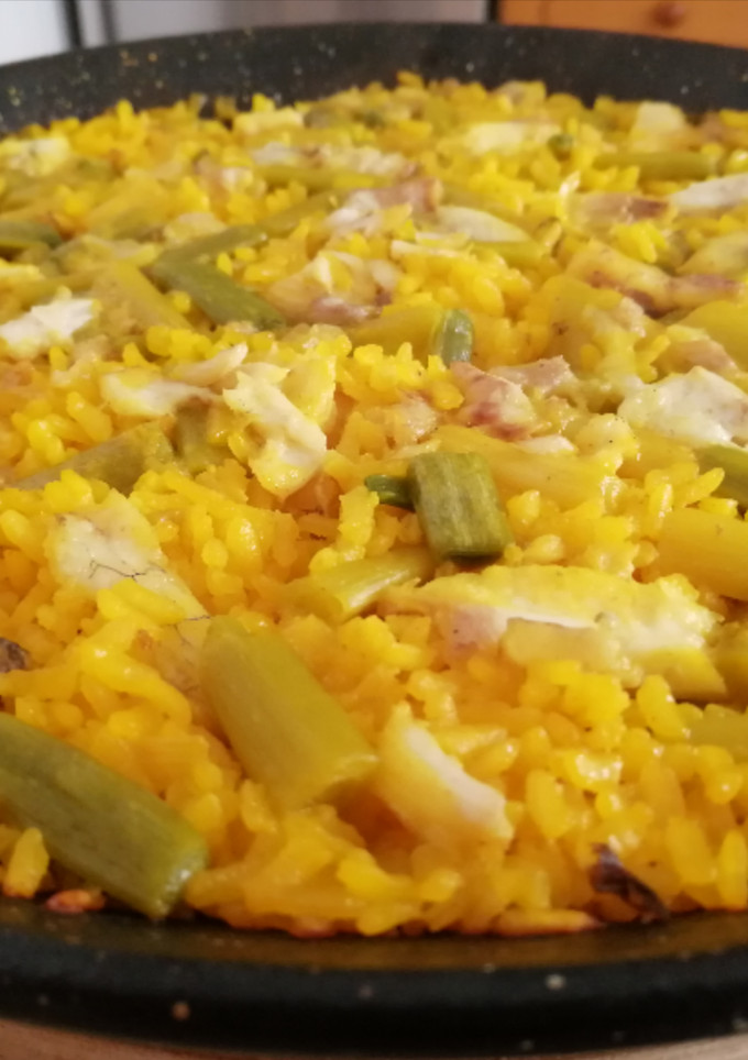 Una foto de Arroz con rodaballo y ajos tiernos