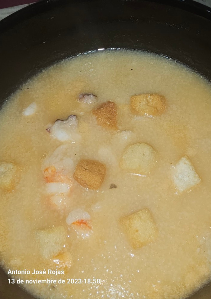 Una foto de Sopa de pescado con sémola