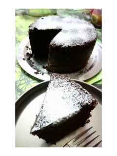 चॉकलेट केक (एगलेस) (Chocolate cake (Eggless) recipe in hindi) रेसिपी मुख्य फोटो