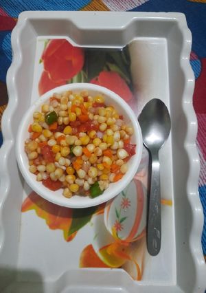 स्पाइसी स्वीट कॉर्न चाट (Spicy sweet corn chaat recipe in Hindi) रेसिपी मुख्य फोटो