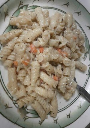 A picture of Cheese white sauce pasta.