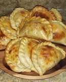 Empanadas de cebolla, tomate y queso