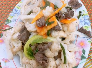 Hình của món Bò xào súp lơ.