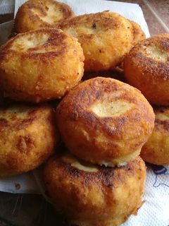 Una foto de Bombas de papa relleno de carne o queso