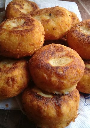 Una foto de Bombas de papa relleno de carne o queso