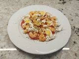 Huevos 🥚 de codorniz cocidos en ensalada 🍅🍤🧀