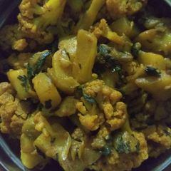 A picture of Gobhi aloo (cauliflower potato).