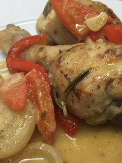 Una foto de Muslos de pollo al horno