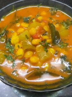 દૂધી ચણા નું શાક (Dudhi Chana Shak Recipe In Gujarati) રેસીપી મુખ્ય ફોટો
