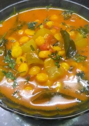 દૂધી ચણા નું શાક (Dudhi Chana Shak Recipe In Gujarati) રેસીપી મુખ્ય ફોટો