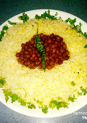 A picture of Black Chana with Rice.