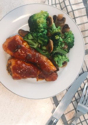 Une photo de Cuisses de poulet au sauce de pêche