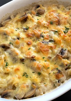 A picture of Creamy Mushroom & Pasta Bake.