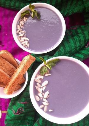 લાલ/જાંબુડી કોબી નું સૂપ (Purple Cabbage Soup Recipe In Gujarati) રેસીપી મુખ્ય ફોટો