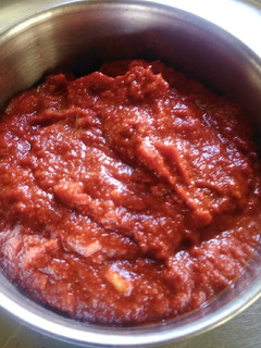 લાલ લસણ ની ચટણી (Garlic Chutney Recipe In Gujarati) રેસીપી મુખ્ય ફોટો