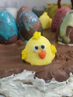 Una foto de Mona con huevos chocolate