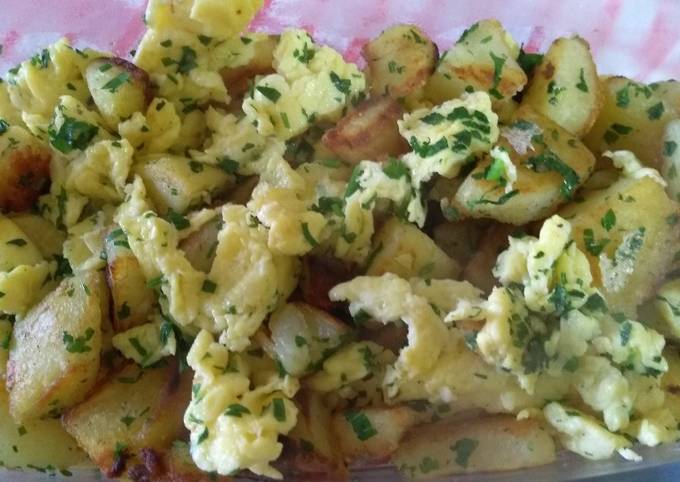 Papas revueltas con huevo!Una idea rápida y sencilla para almorzar o cenar  fácil y rico! Receta de Las recetas de Vero en Ushuaia!♥️- Cookpad