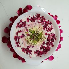 A picture of Kheer-e-bahar sang rose.