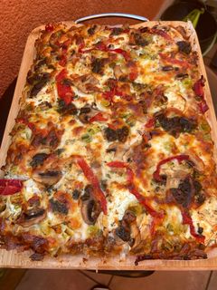 Una foto de Pizza vegetal de berenjena