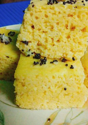A picture of Gujurati Khaman Dhokla.