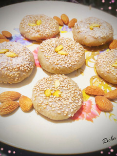 तिल मावा रेवड़ी (Til mawa revari recipe in Hindi) रेसिपी मुख्य फोटो