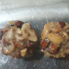 A picture of Dry fruits ke laddu.