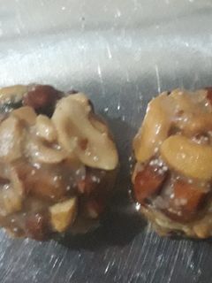 A picture of Dry fruits ke laddu.