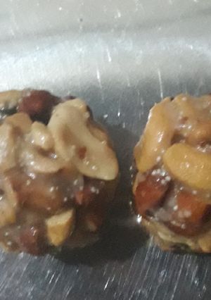A picture of Dry fruits ke laddu.
