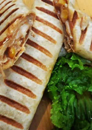 A picture of Chicken cheesy Wraps.