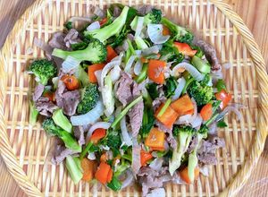 Hình của món Bò xào rau củ.