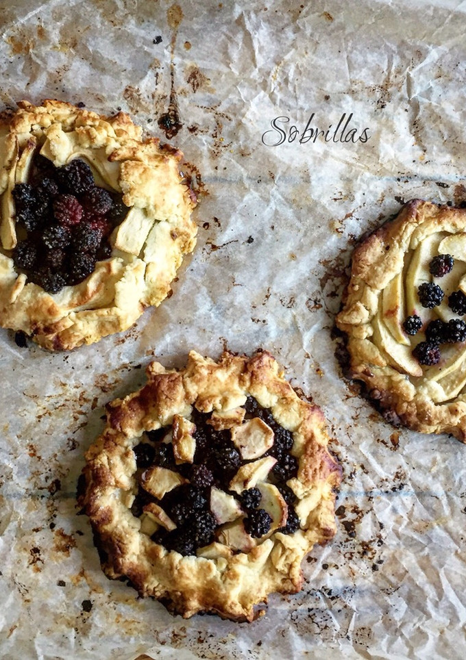 Una foto de Galette de Manzana y Moras silvestres