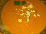 Una foto de crema de calabaza camote