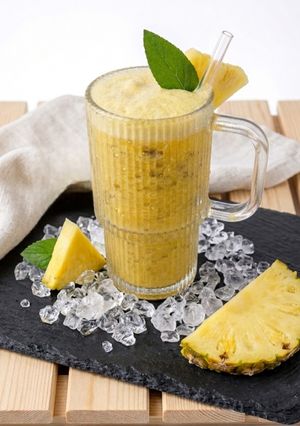 Una foto de Zumo de Piña y Nectarina con Semillas de Chia