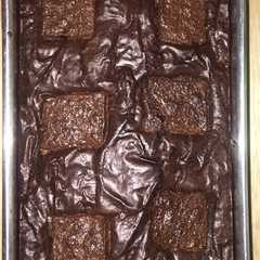 รูปของ Brownies panggang shiny crust