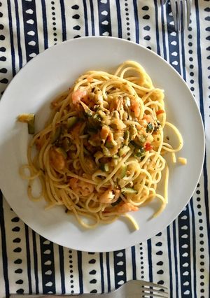 Una foto de Pasta con gambas y mejillones